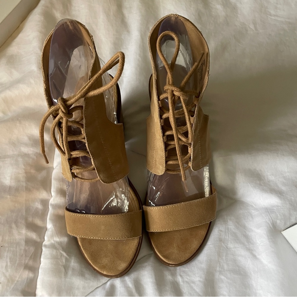 Steve Madden Nanno tan suede heels